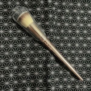 F.A.R.A.H. Flat Foundation Brush